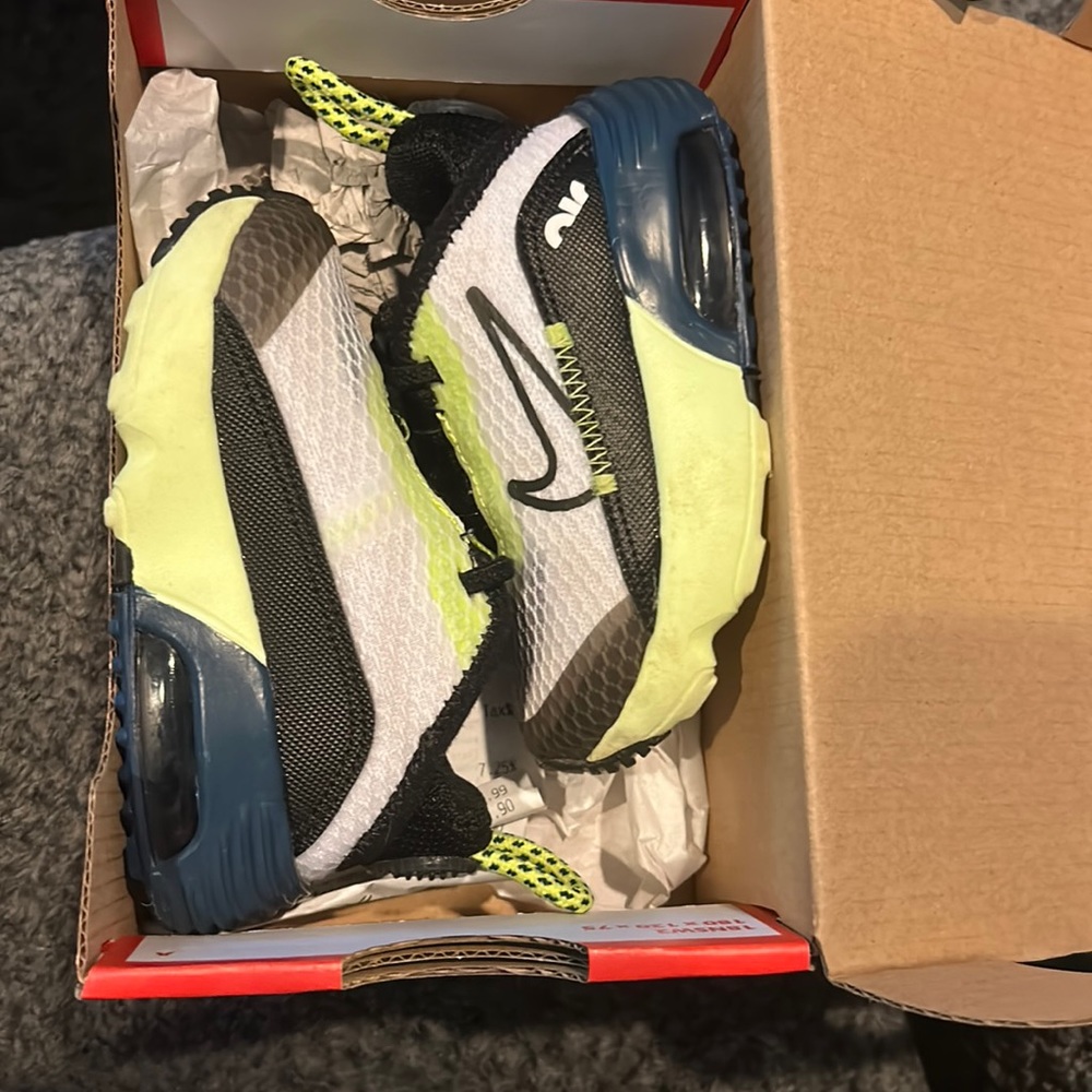 Baby Nike Air Max 2090 size 4c